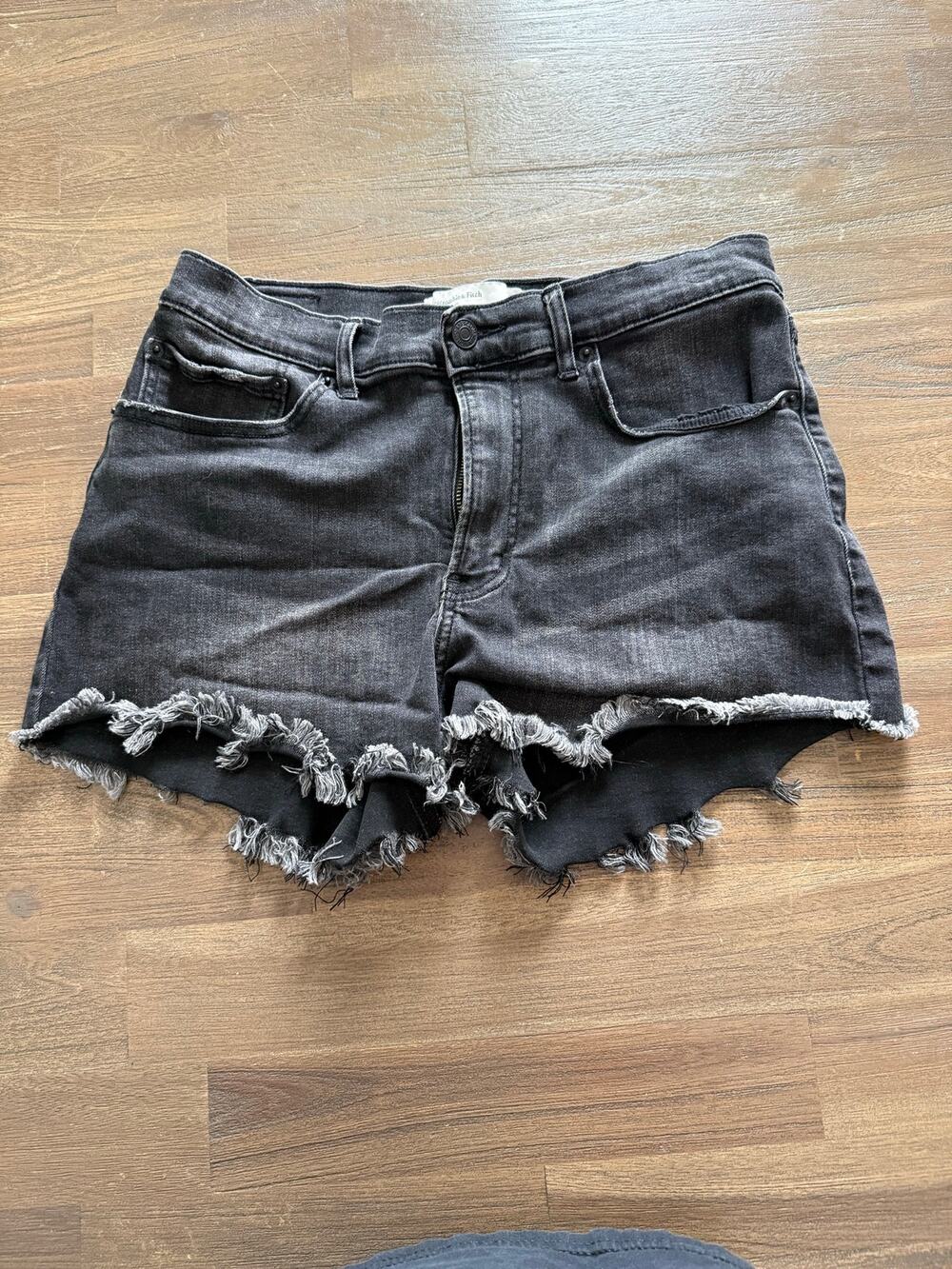 Abercrombie&Fitch Black Mid Rise Boyfriend Short Size 28/6